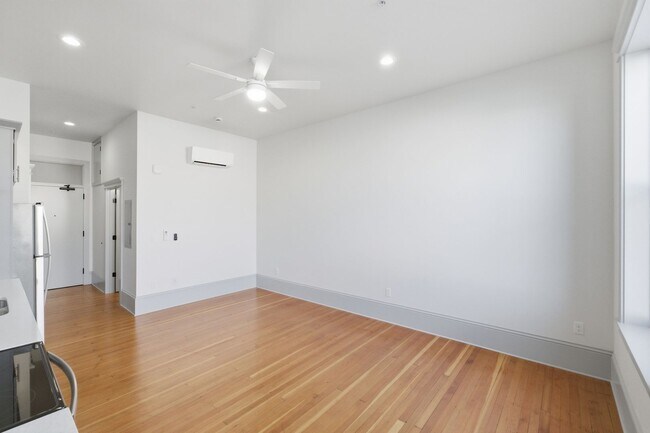 Photo - MOVE IN SPECIAL - See Description for Details Unit 455-206