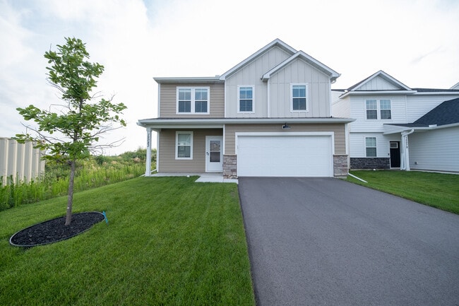 Building Photo - 15083 Athgoe Dr