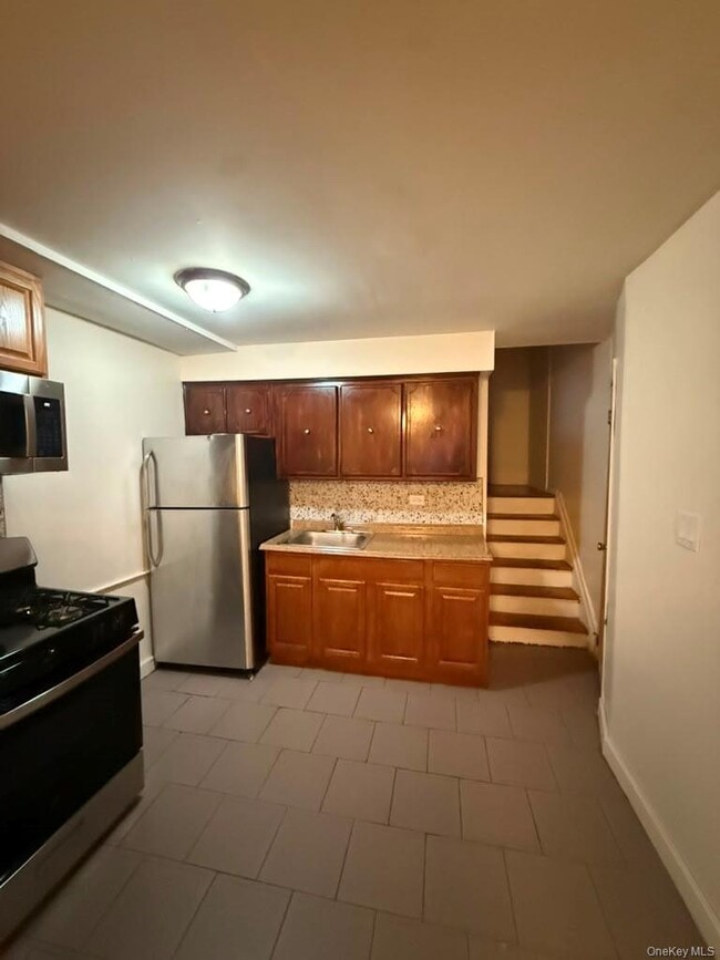 Building Photo - 17 Paerdegat 8th St Unit 1