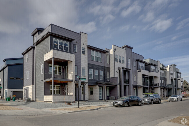 Building Photo - 6777 Navajo St Rental