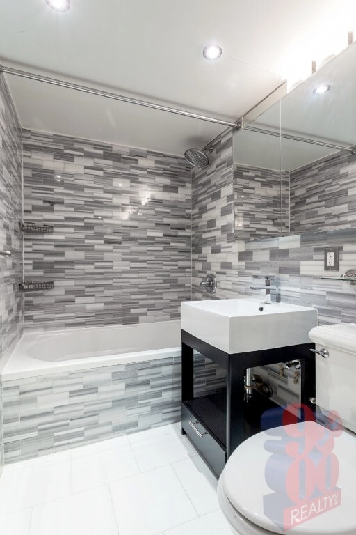 Photo - 145 E 26th St Unidad 3C