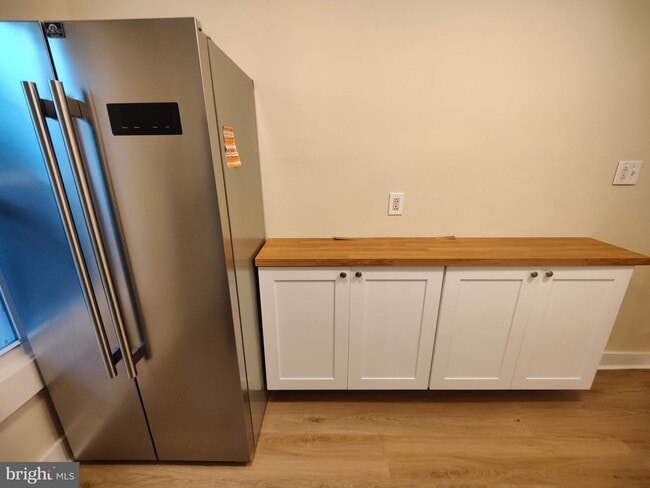 Photo - 140 W Airy St