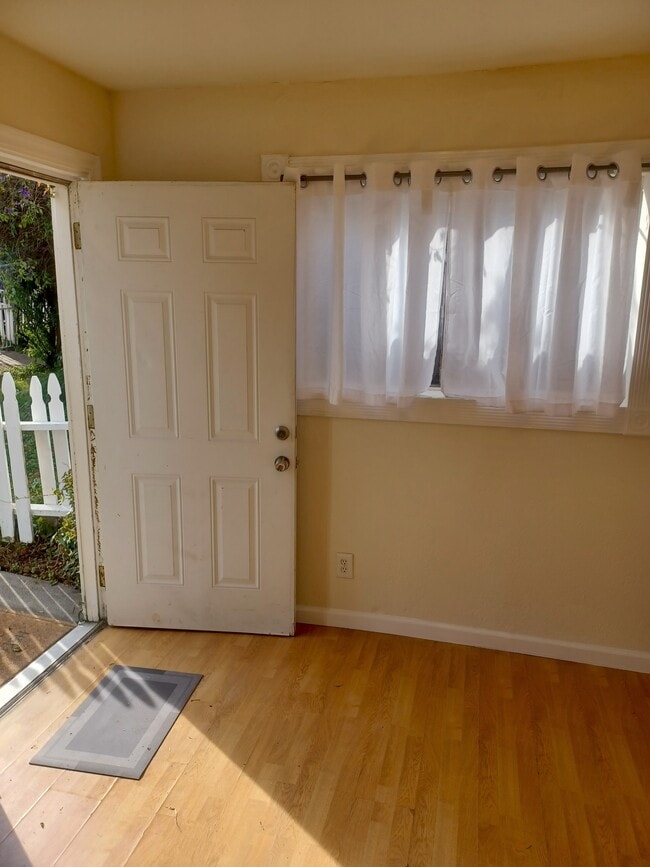 Front Room - 944 Virginia St