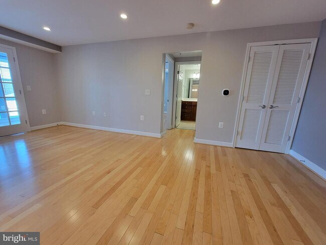 Photo - 4151 S Four Mile Run Dr Unidad 203