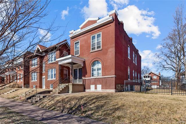 Photo - 5039 Murdoch Ave