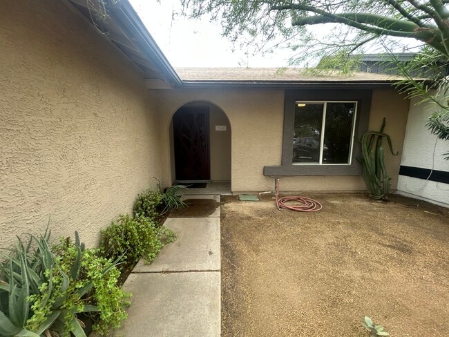 3041 W Monona Dr