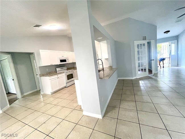 Building Photo - 3405 Hanna Ave N