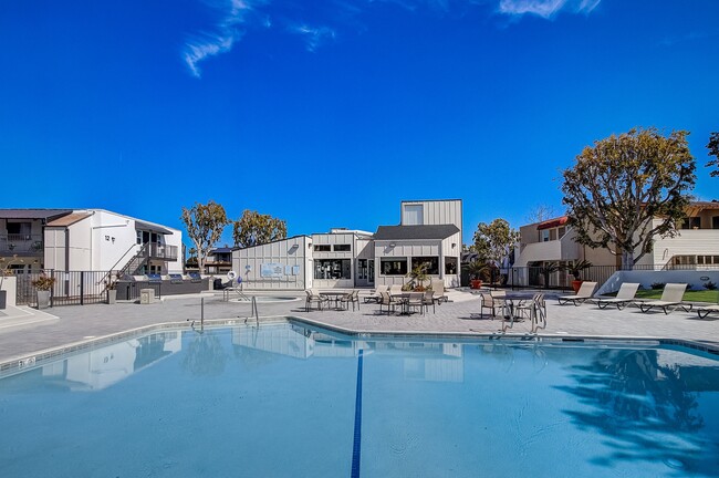 The Californian Apartments- HB