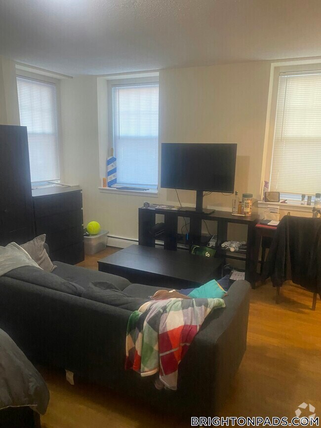 Building Photo - 2018 Commonwealth Ave Rental