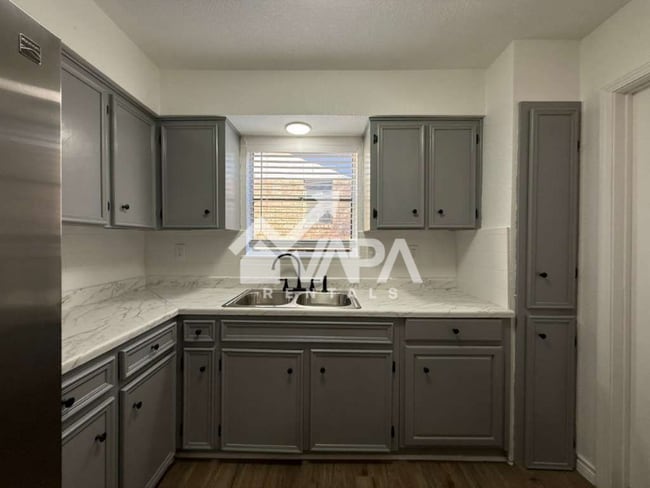 Photo - 4103 Family Tree Dr