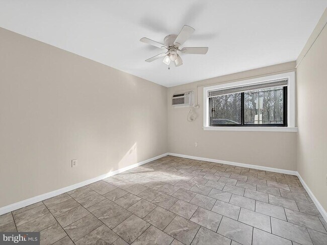 Photo - 3111 Naylor Rd SE Unit 104