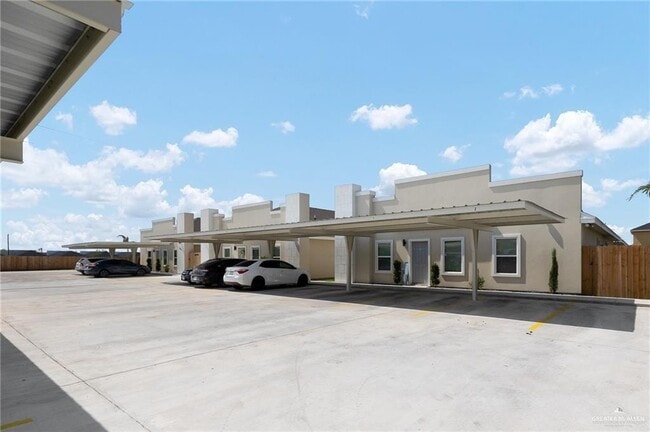 Building Photo - 18 W Hyatt Ave Unit 14