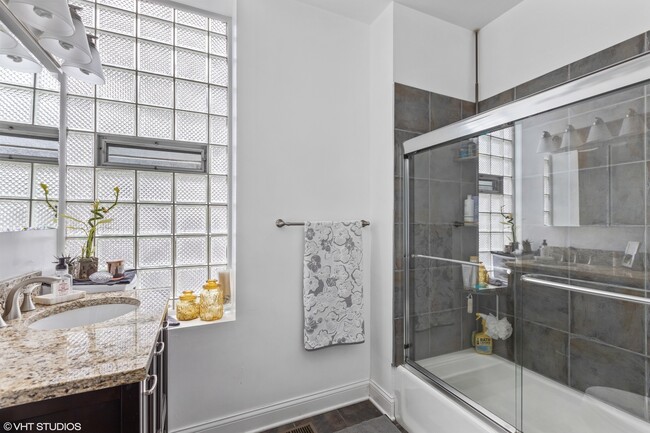 Photo - 2042 W Crystal St Unidad 2F