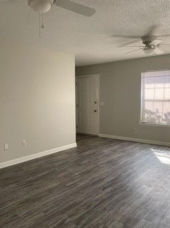 Photo - 103 Woodley Dr