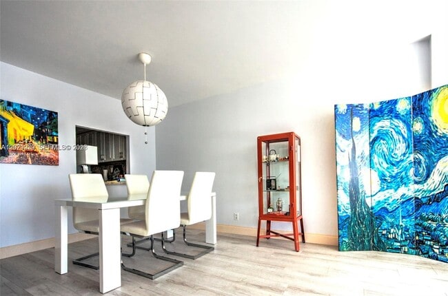 Photo - 1000 Parkview Dr Unit 426