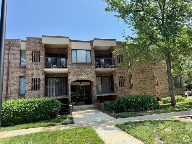 Building Photo - Ready now! Huge 1 bedroom condo in Annapolis! Unit 5