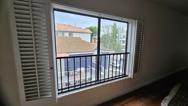 Photo - 10620 Eastborne Ave Unit 202