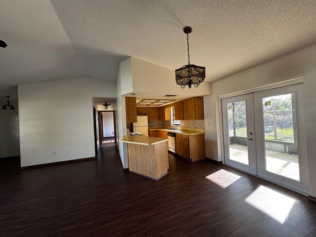 Photo - 1065 Altoona Ave