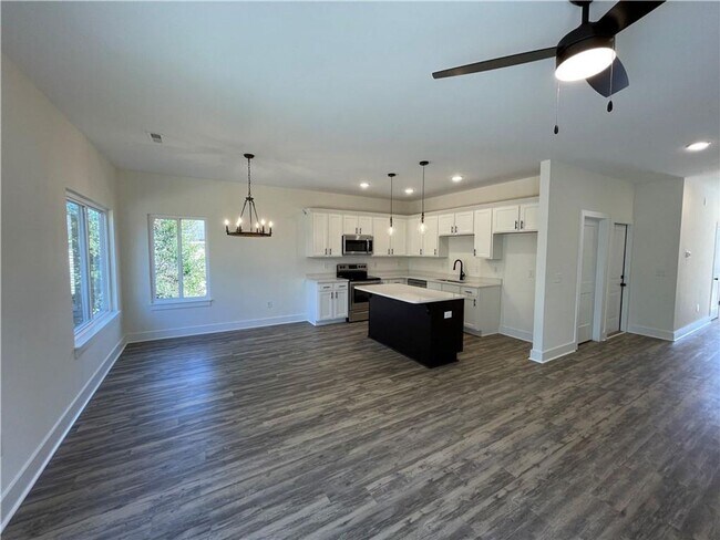 Photo - Single Family Home in Seneca!