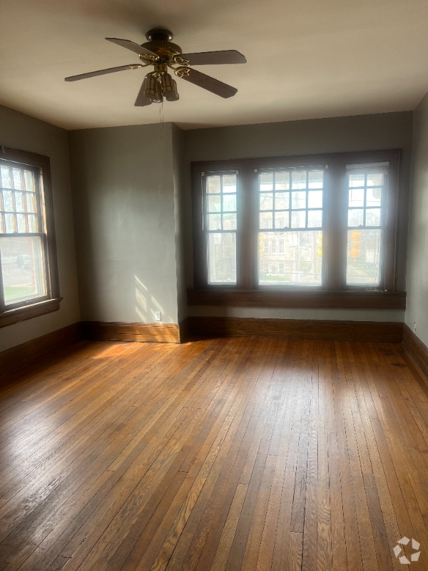 Building Photo - 283 Park Ave W Rental