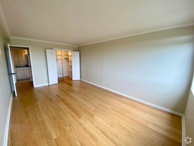 Building Photo - 1731 Beacon St Unit 1206 Rental