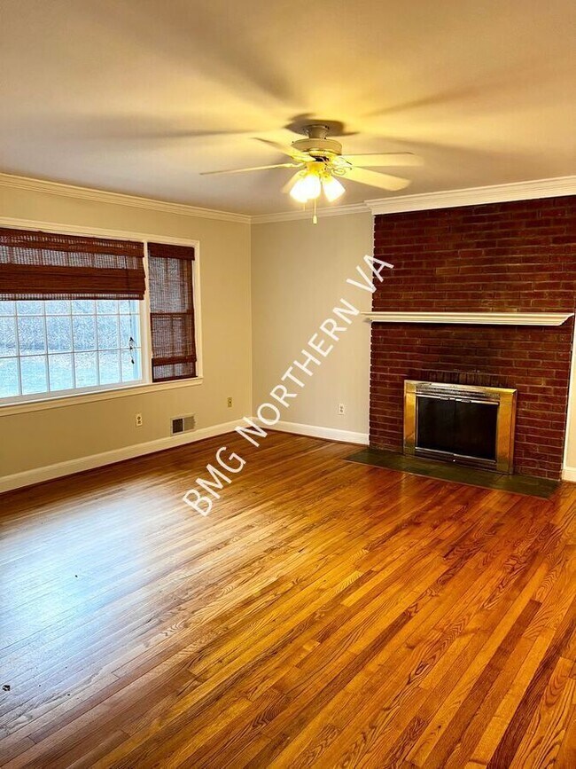 Photo - 832 Leigh Mill Rd