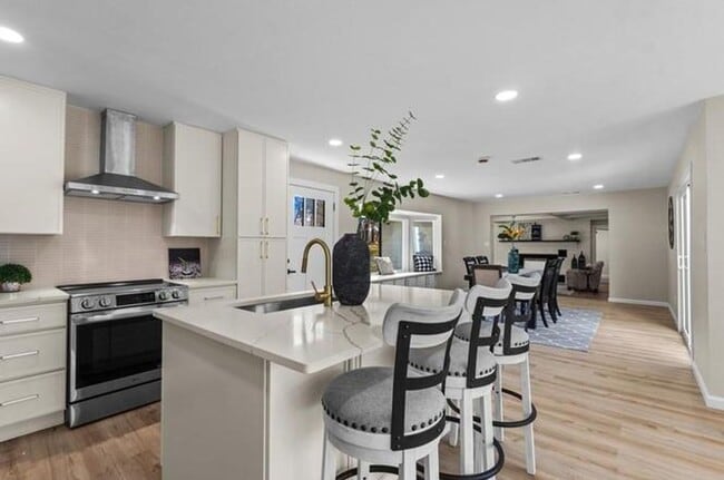 Building Photo - 2155 Hickory Trce