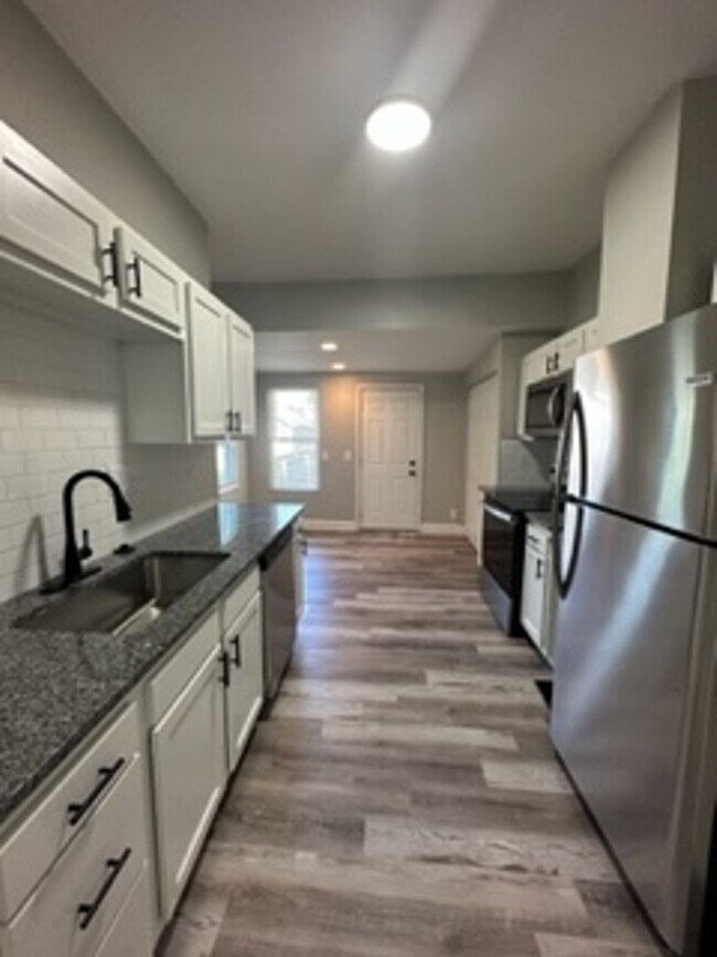 Photo - 2 Bedroom Home with Fenced in Backyard!