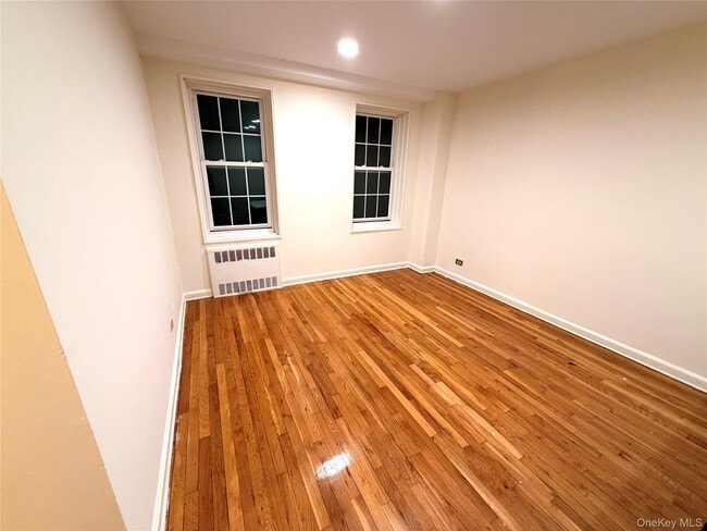 Photo - 140-18 Burden Crescent Unit 310