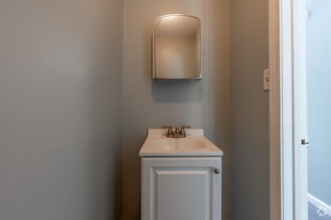2 BR, 1.5 BA - 1,000SF - Half Bathroom