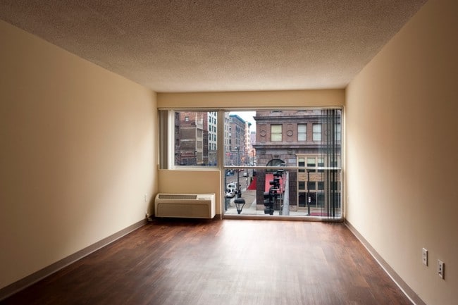 Photo - Downtowner Apartments