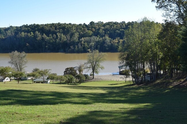 Photo - Lake Front 1 Bedroom Apartment - Large Garage & Boat Parking