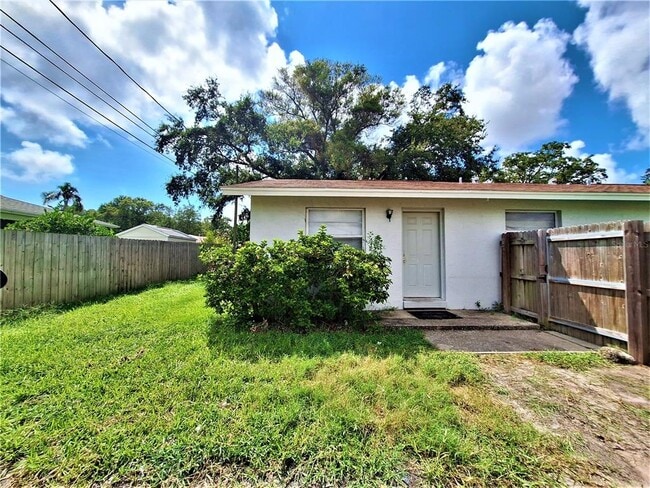 Building Photo - 11332 Walsingham Rd Rental