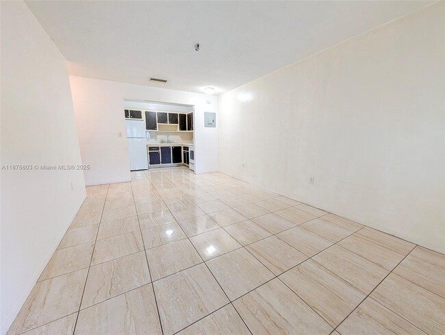 Photo - 6040 SW 26th St Unidad 2