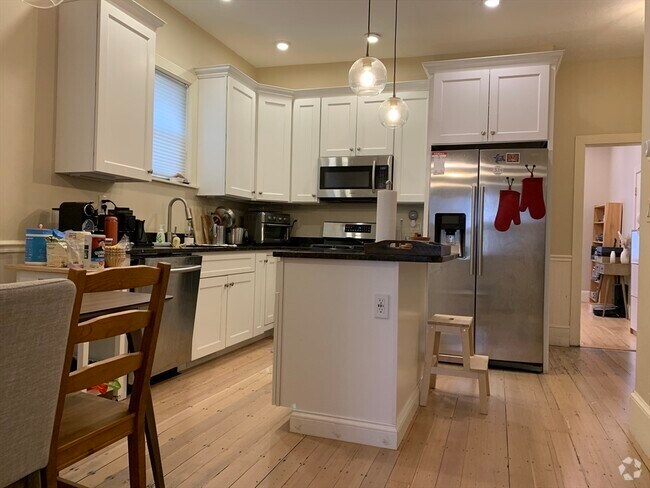 Building Photo - 12 Ashley St Unit 1 Rental