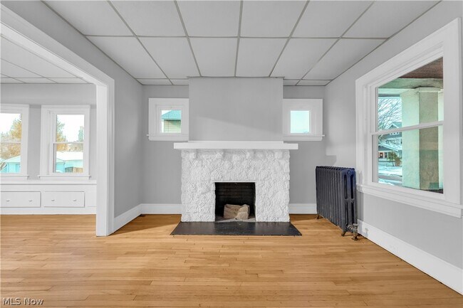 Photo - 4102 Brooklyn Ave Unidad 4104/Left