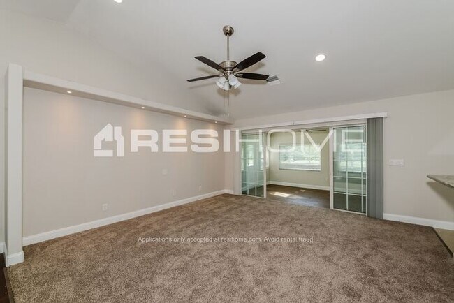 Photo - 6405 64th Dr E