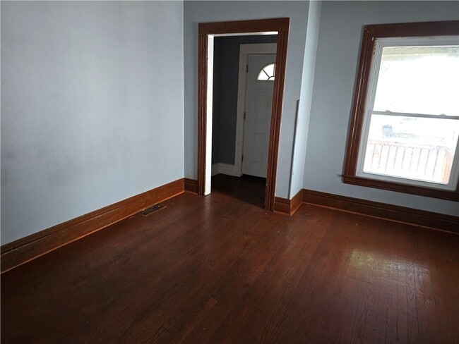 Building Photo - 150 Gardiner Ave