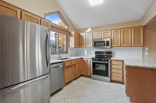 Photo - rare woodbury upgraded 3 bedroom end unit townhouse!! One level living!