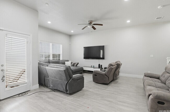 Photo - 164 Ave Ventana