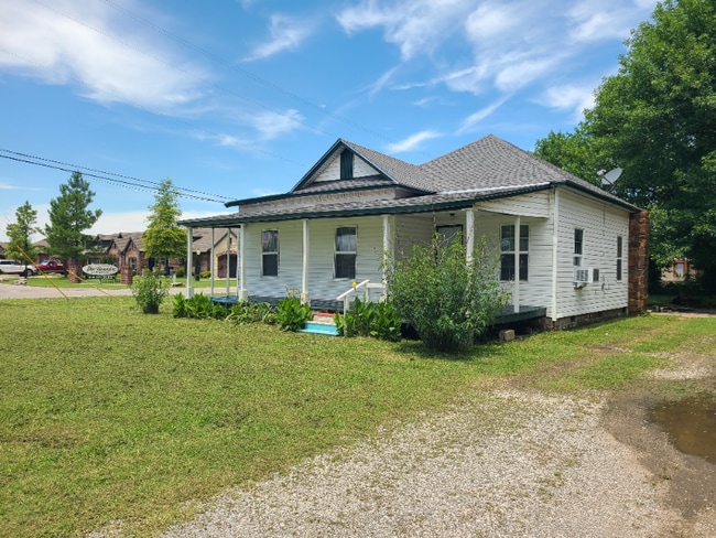 Photo - 101 E 2nd St