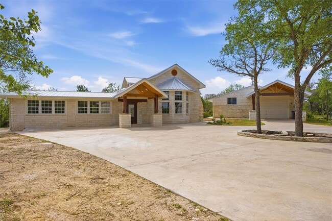 Building Photo - 520 Matzig Cove