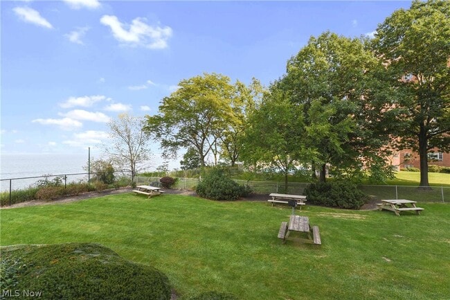 Building Photo - 11850 Edgewater Dr Unit 619