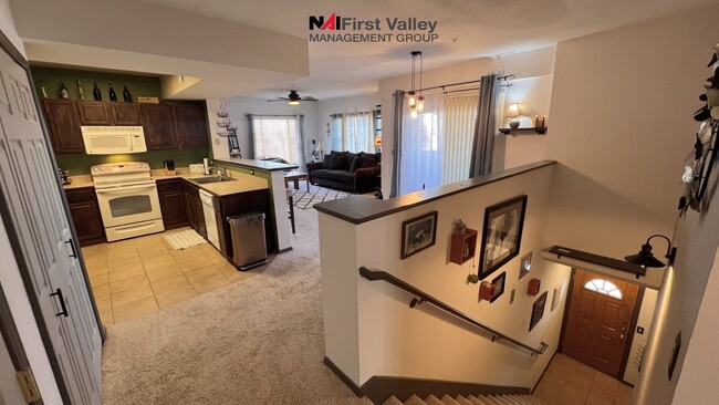 Building Photo - 1 Bedroom, 1 Bath with a Single Car Garage... Rental