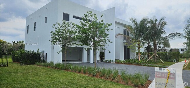 Building Photo - 16644 Botaniko Dr N Rental