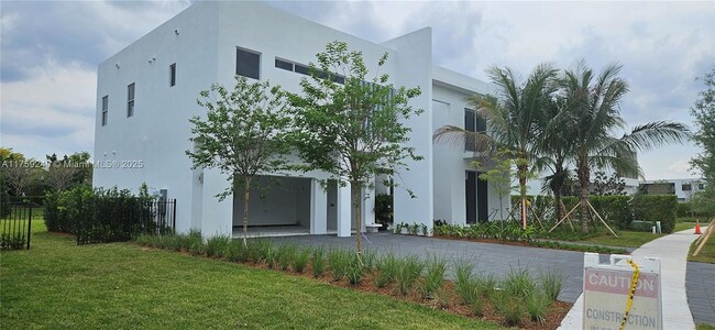 Photo - 16644 Botaniko Dr N House
