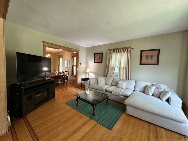 Photo - Fully Furnished 3 Bedroom Historic Home in Minneapolis