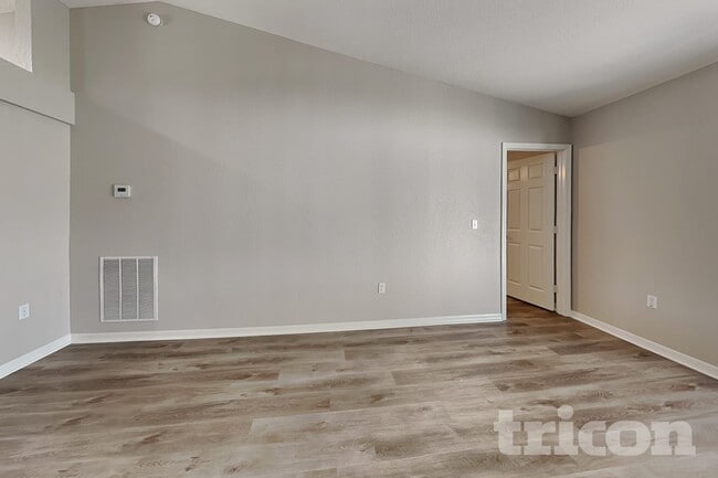 Photo - 2075 Sunflower St