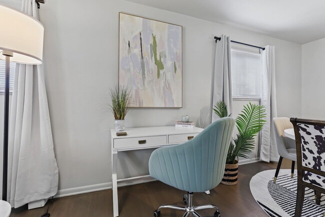 Photo - 1405 Coburg Rd