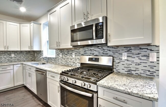 Photo - 702 Parkview Ln